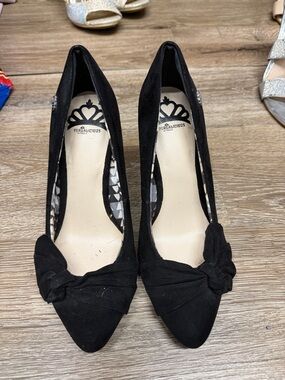 Fergalicious Black Knotted Pointed-Toe Heels